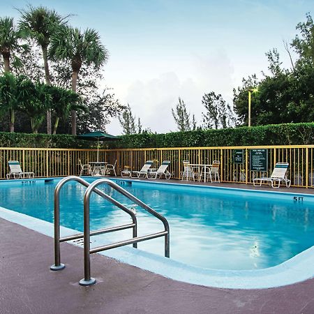 La Quinta Inn By Wyndham West Palm Beach - Florida Turnpike Экстерьер фото
