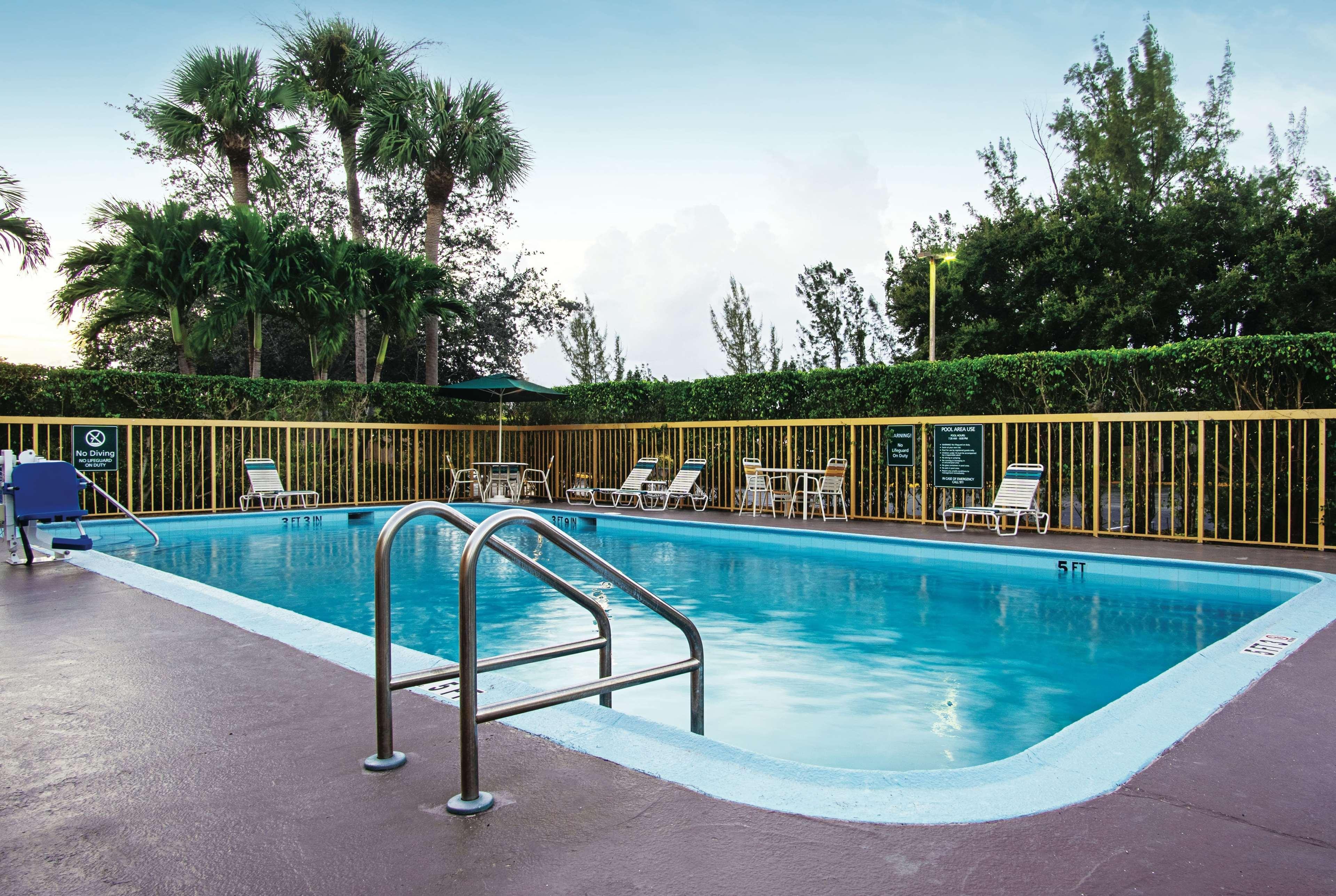 La Quinta Inn By Wyndham West Palm Beach - Florida Turnpike Экстерьер фото