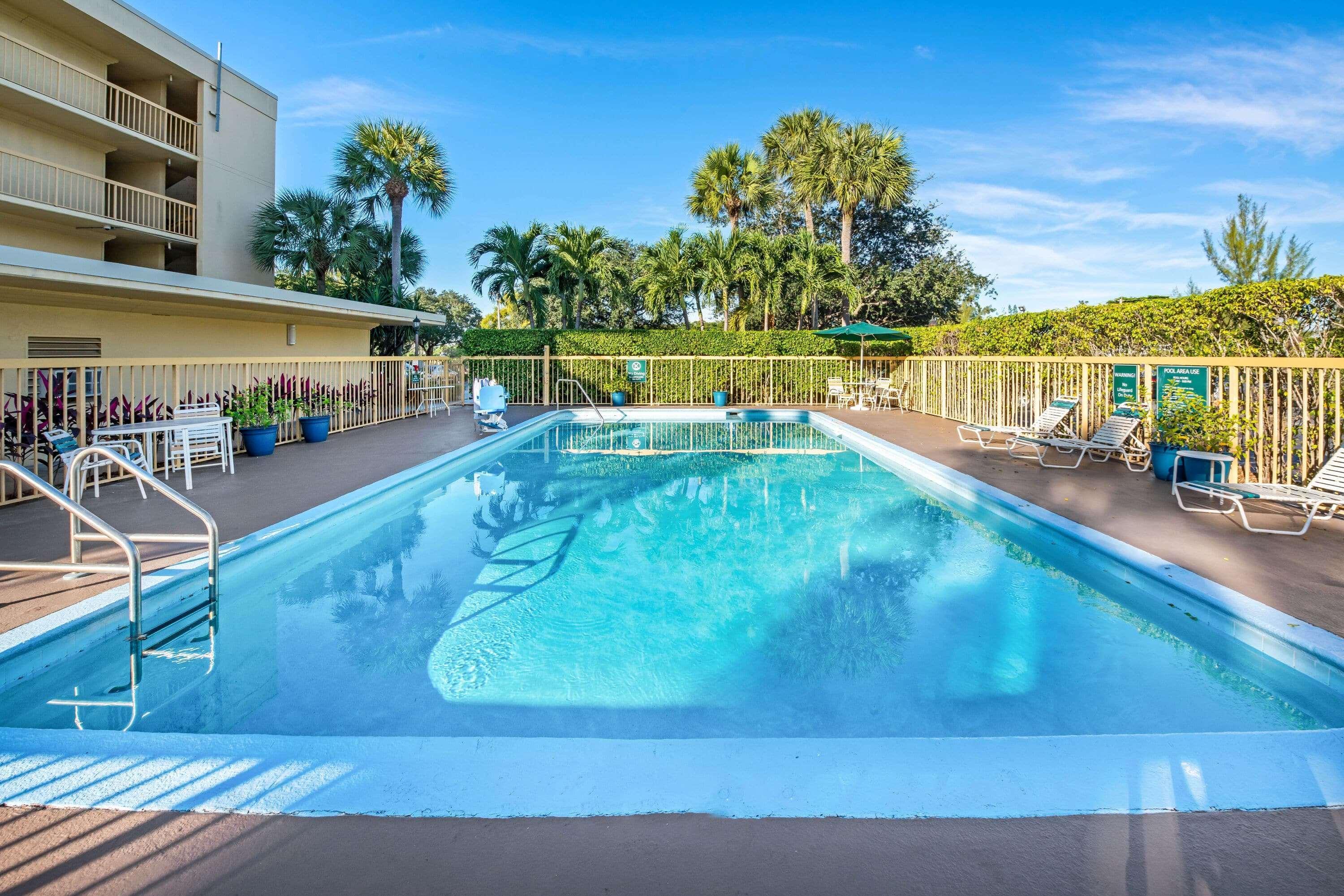 La Quinta Inn By Wyndham West Palm Beach - Florida Turnpike Экстерьер фото